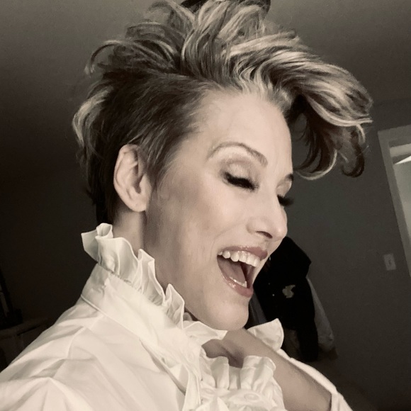 LIKE 4 LIVE. 👁️NEED U. Head in the clouds feet in the sand! - Picture 2 of 10